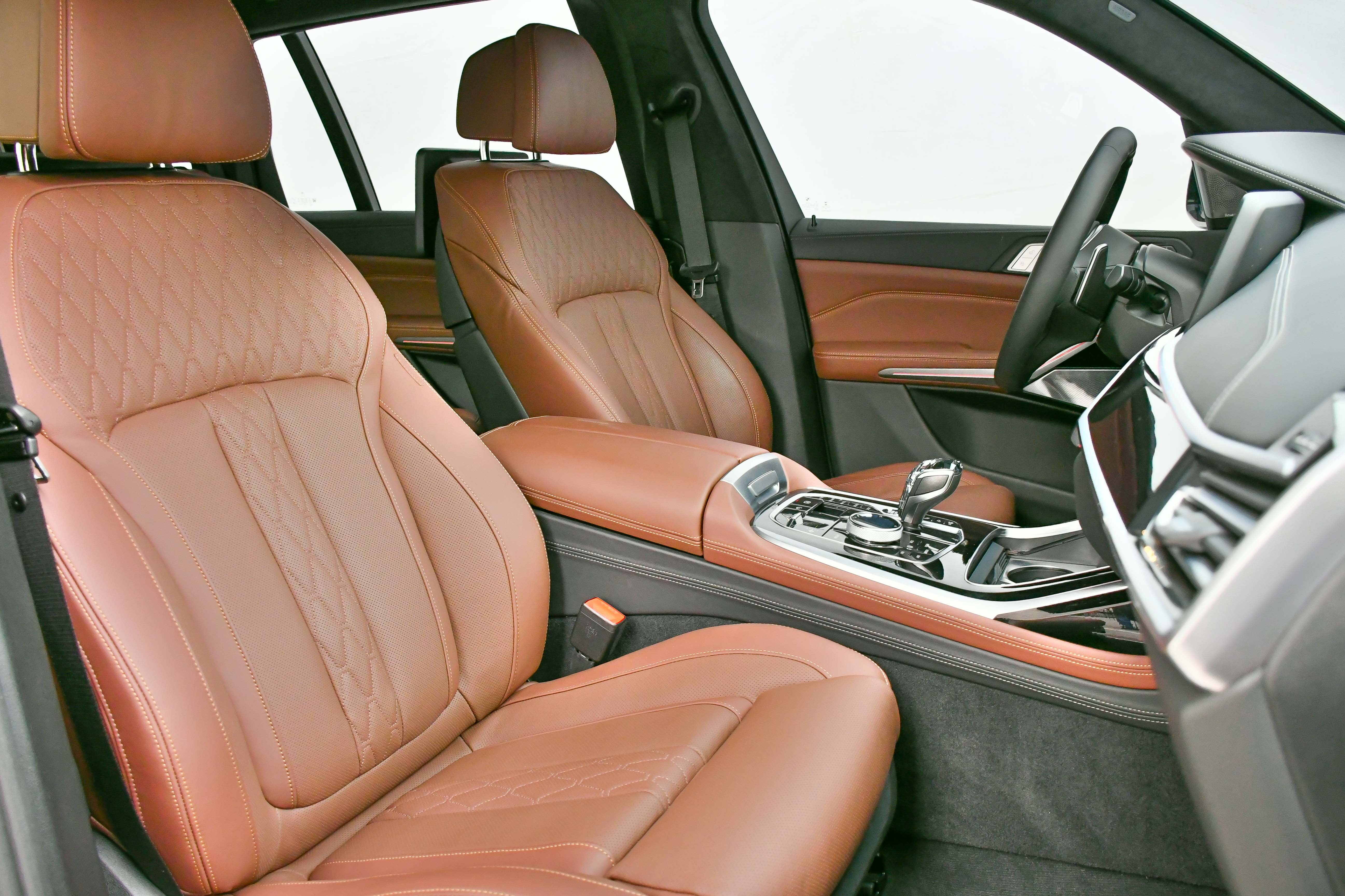 BMW X7 M50i