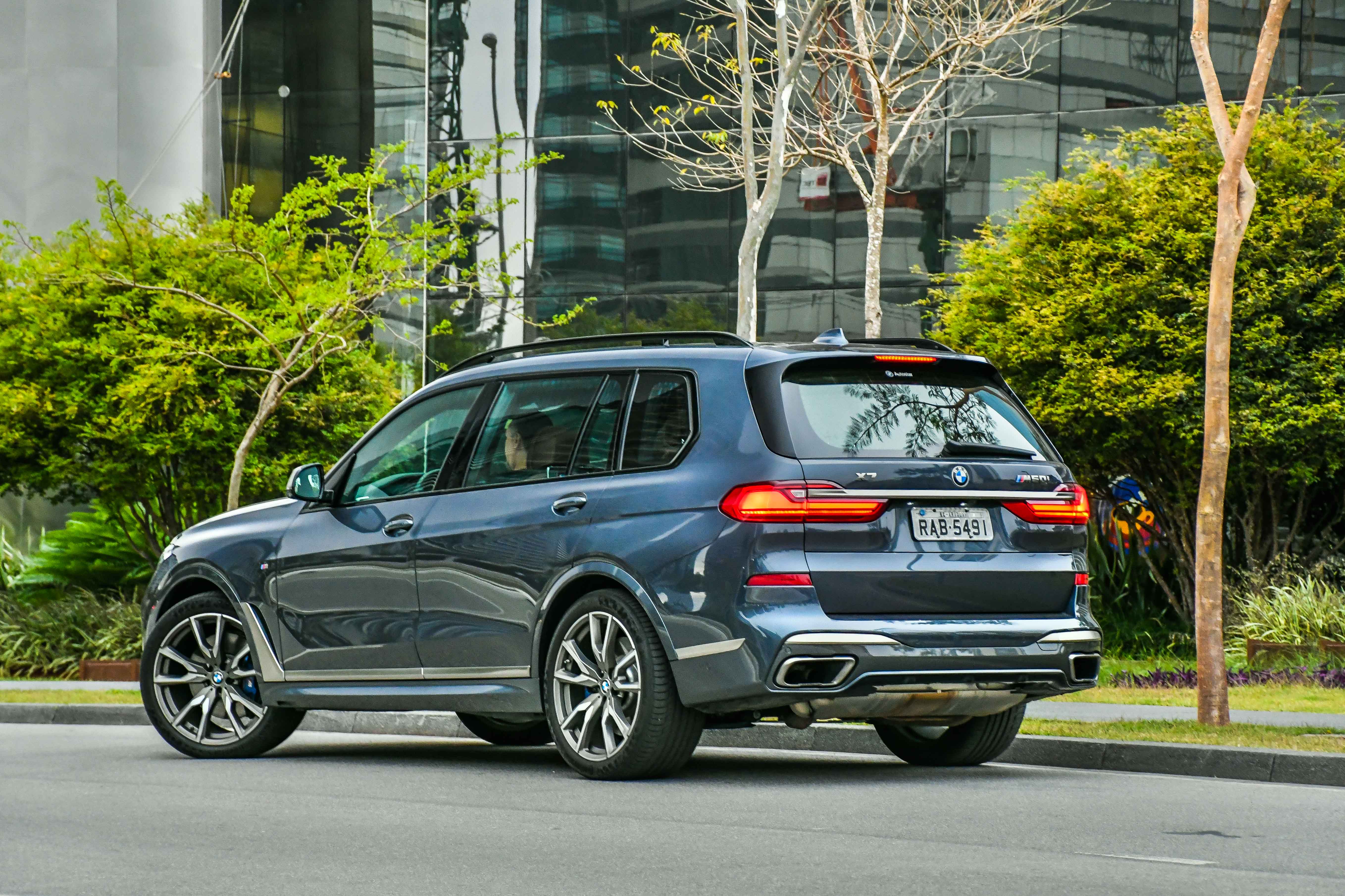 BMW X7 M50i
