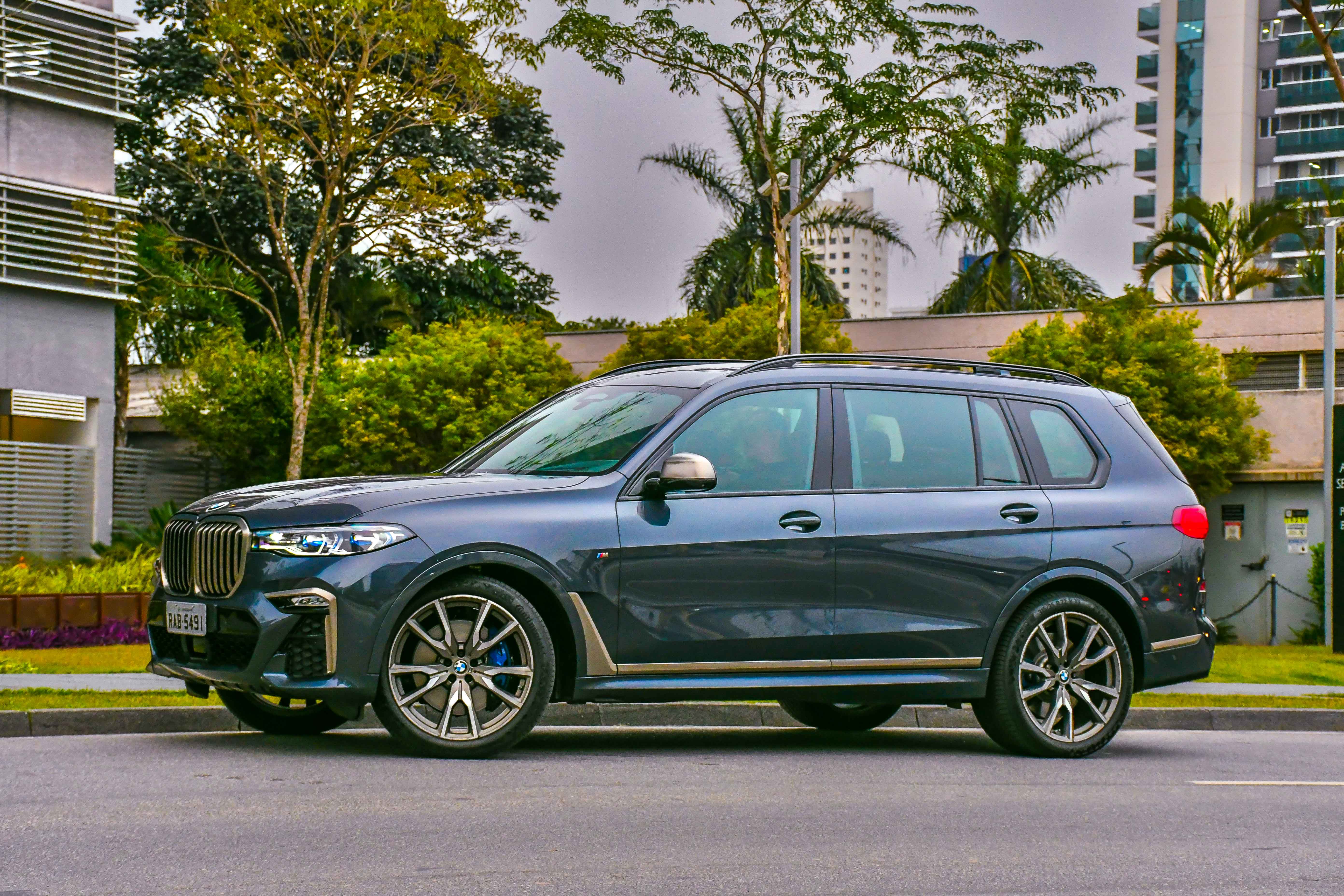 BMW X7 M50i