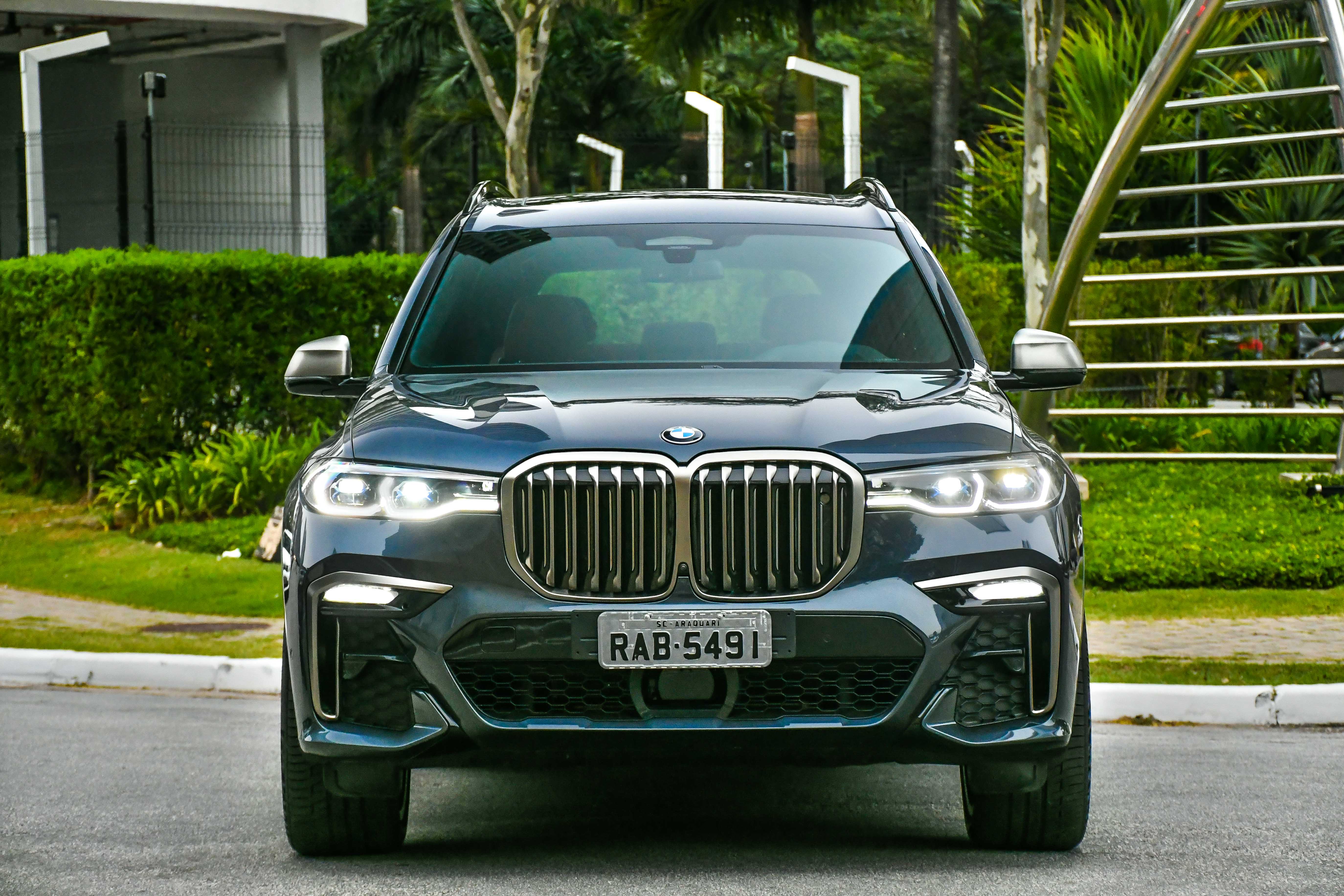 BMW X7 M50i