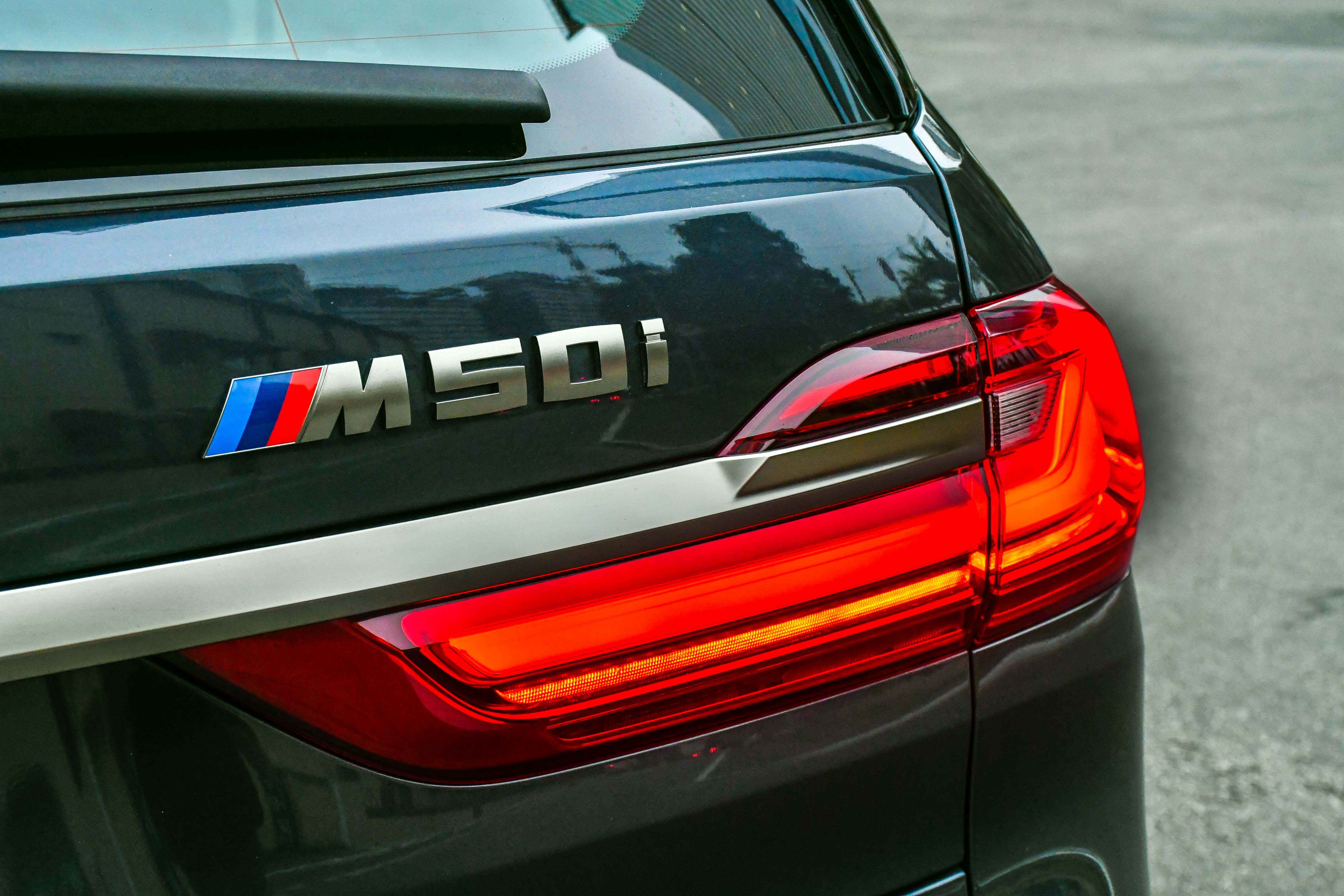 BMW X7 M50i
