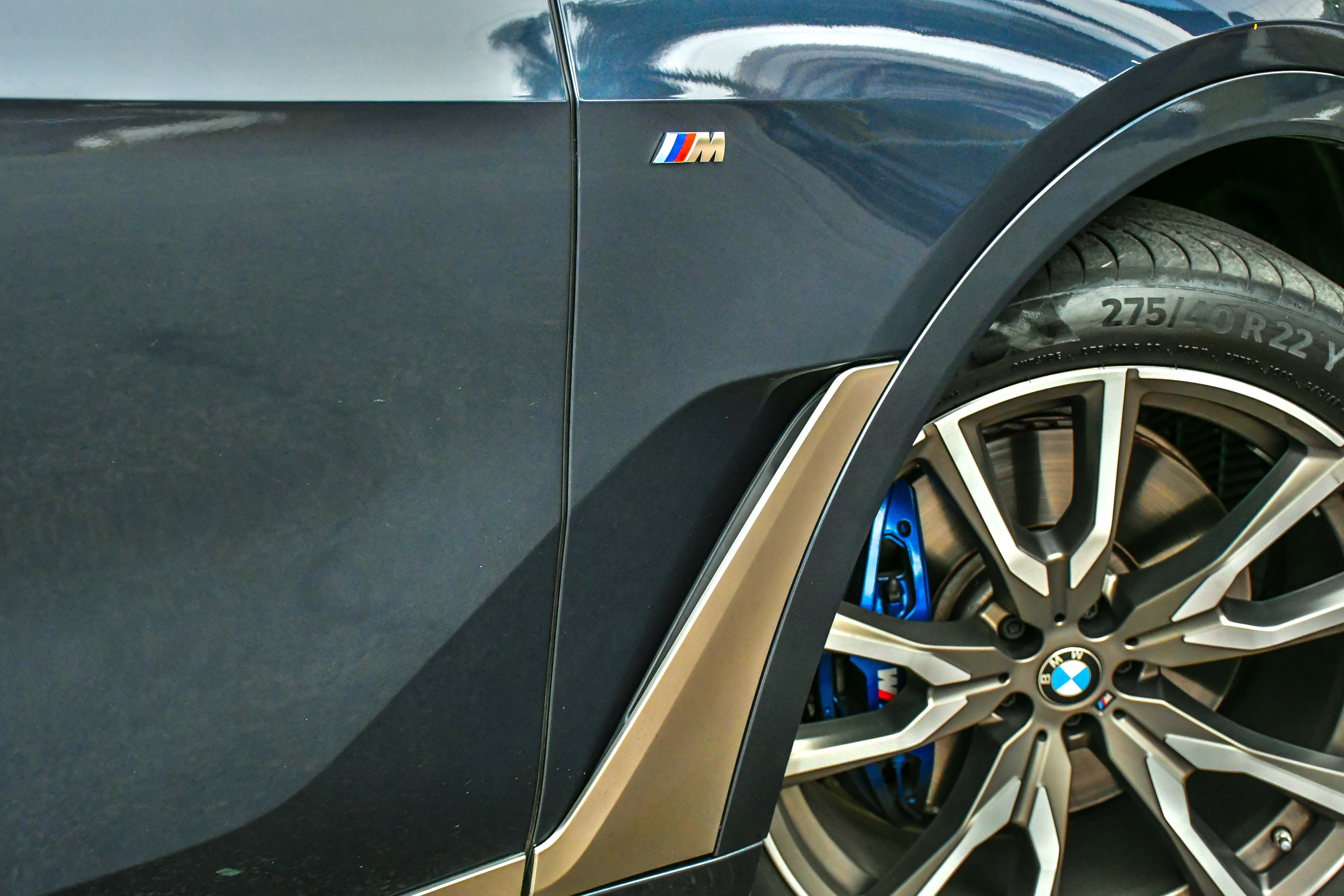 BMW X7 M50i
