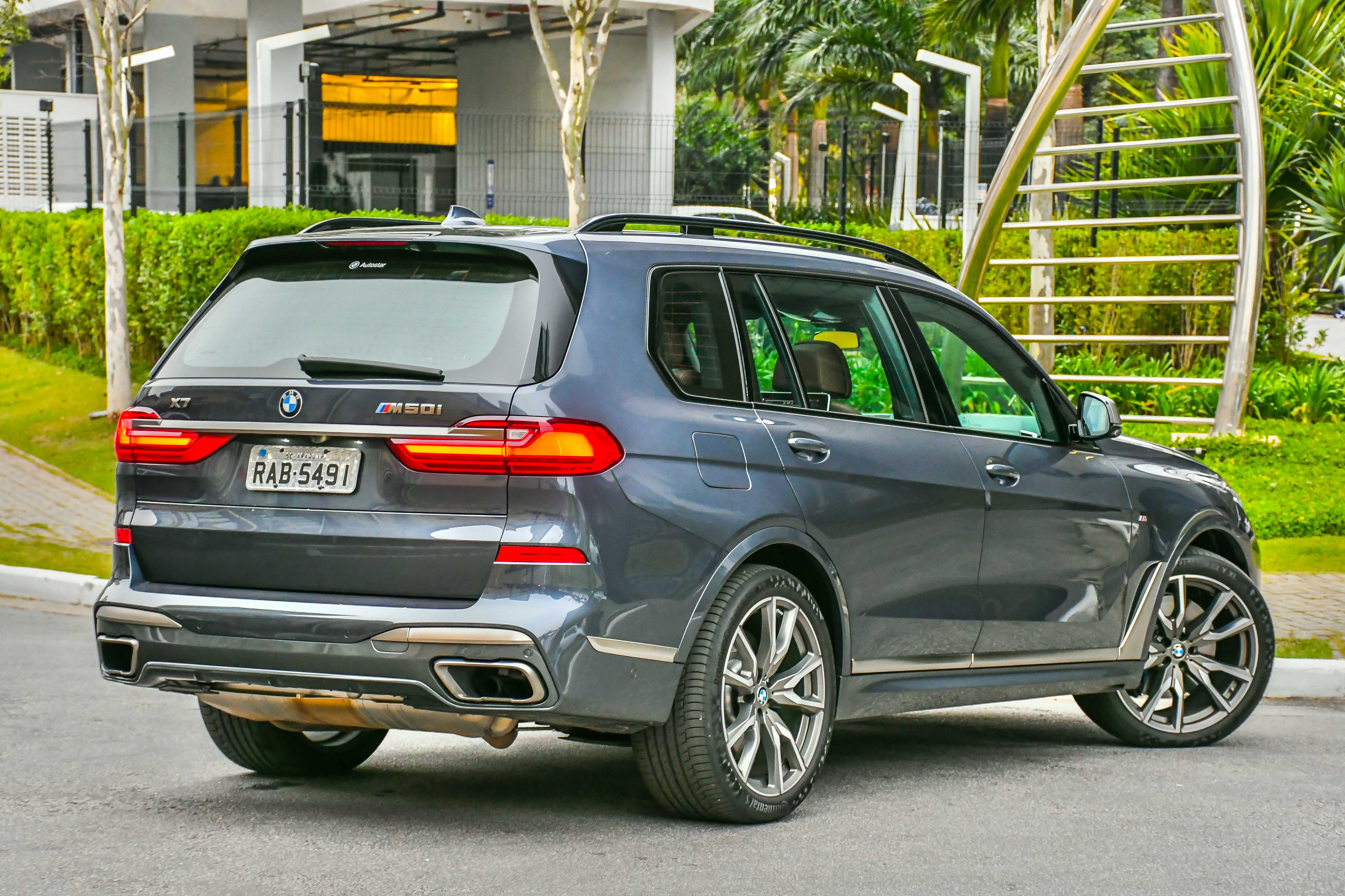 BMW X7 M50i