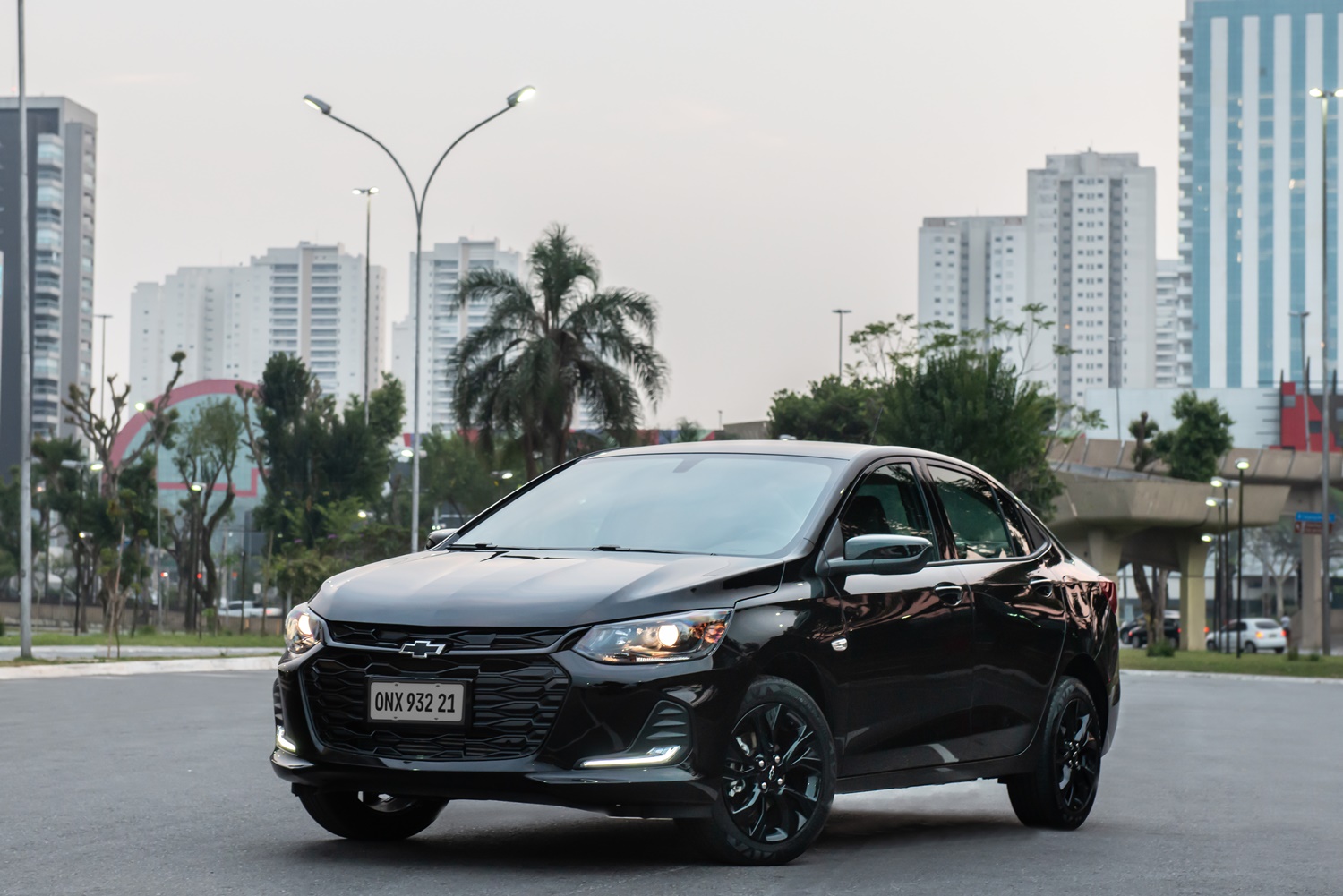 Chevrolet Onix Plus Midnight
