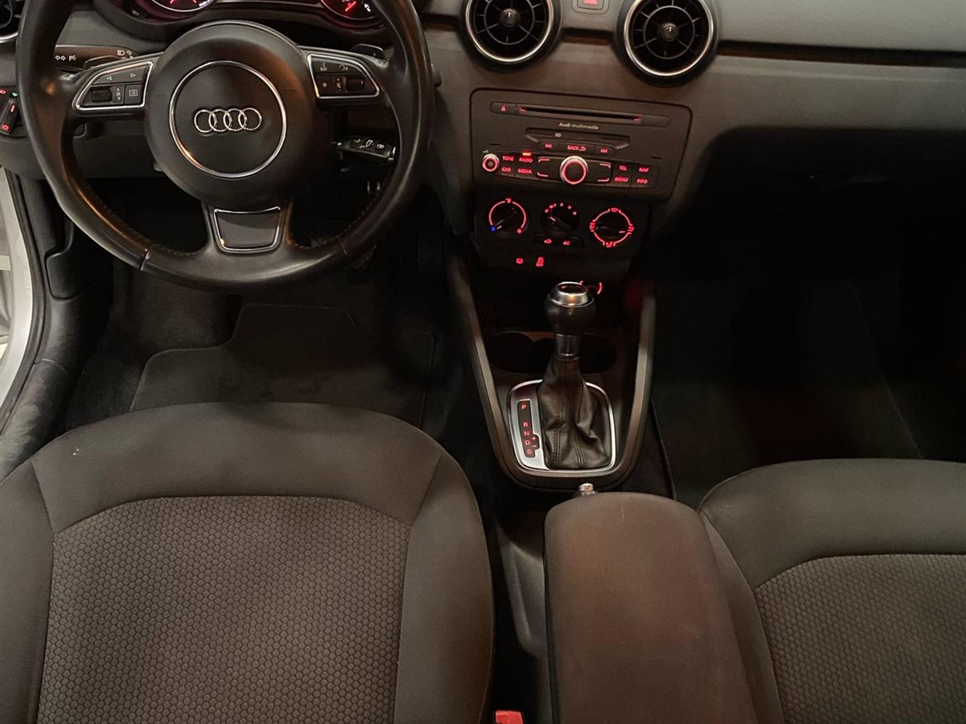 Audi A1 1.4 Tfsi Attraction 16v 122cv Gasolina 4p Automatico Wmimagem0911495208