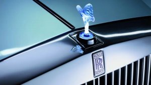 Logotipo da Rolls Royce transparente com um LED de iluminação interna