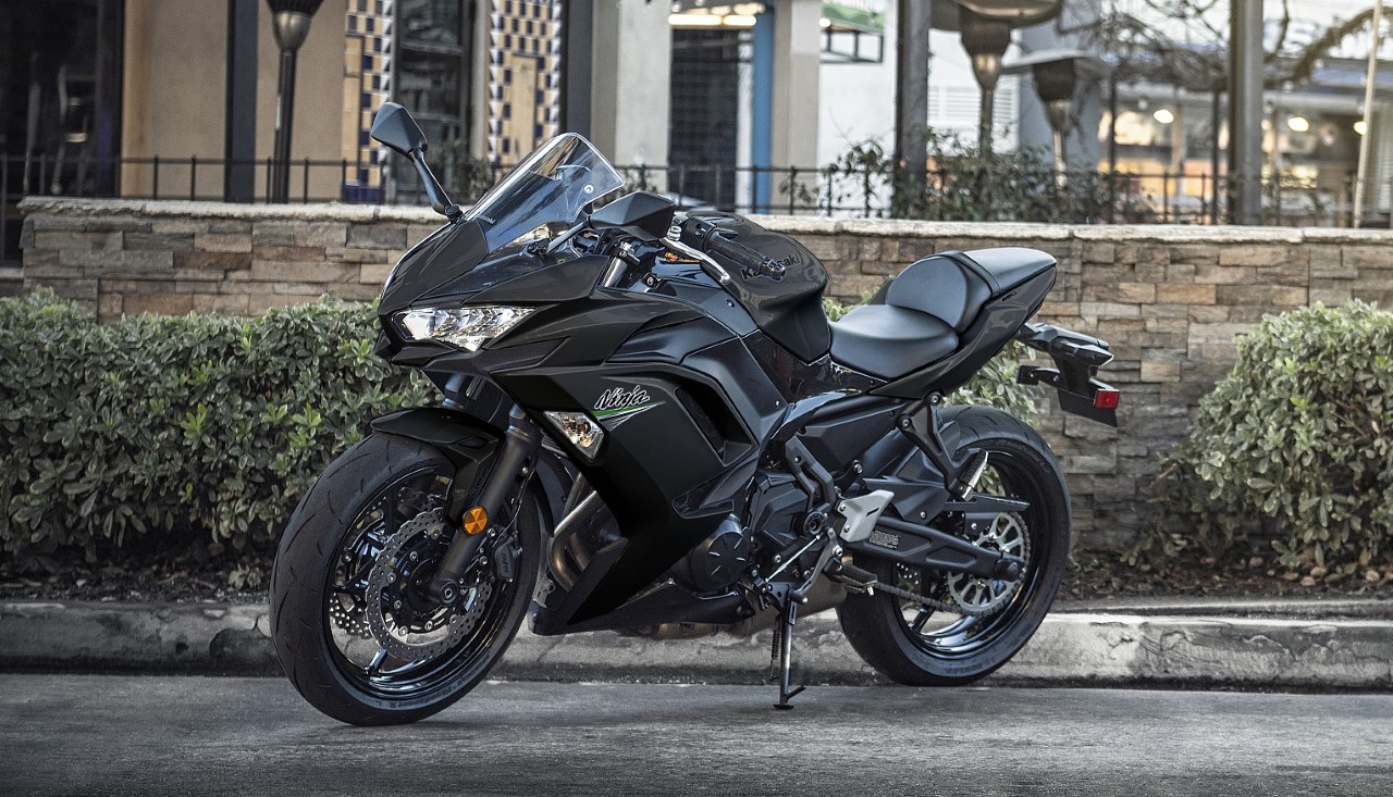 Thumbnail Kawasaki Ninja 650 (1)
