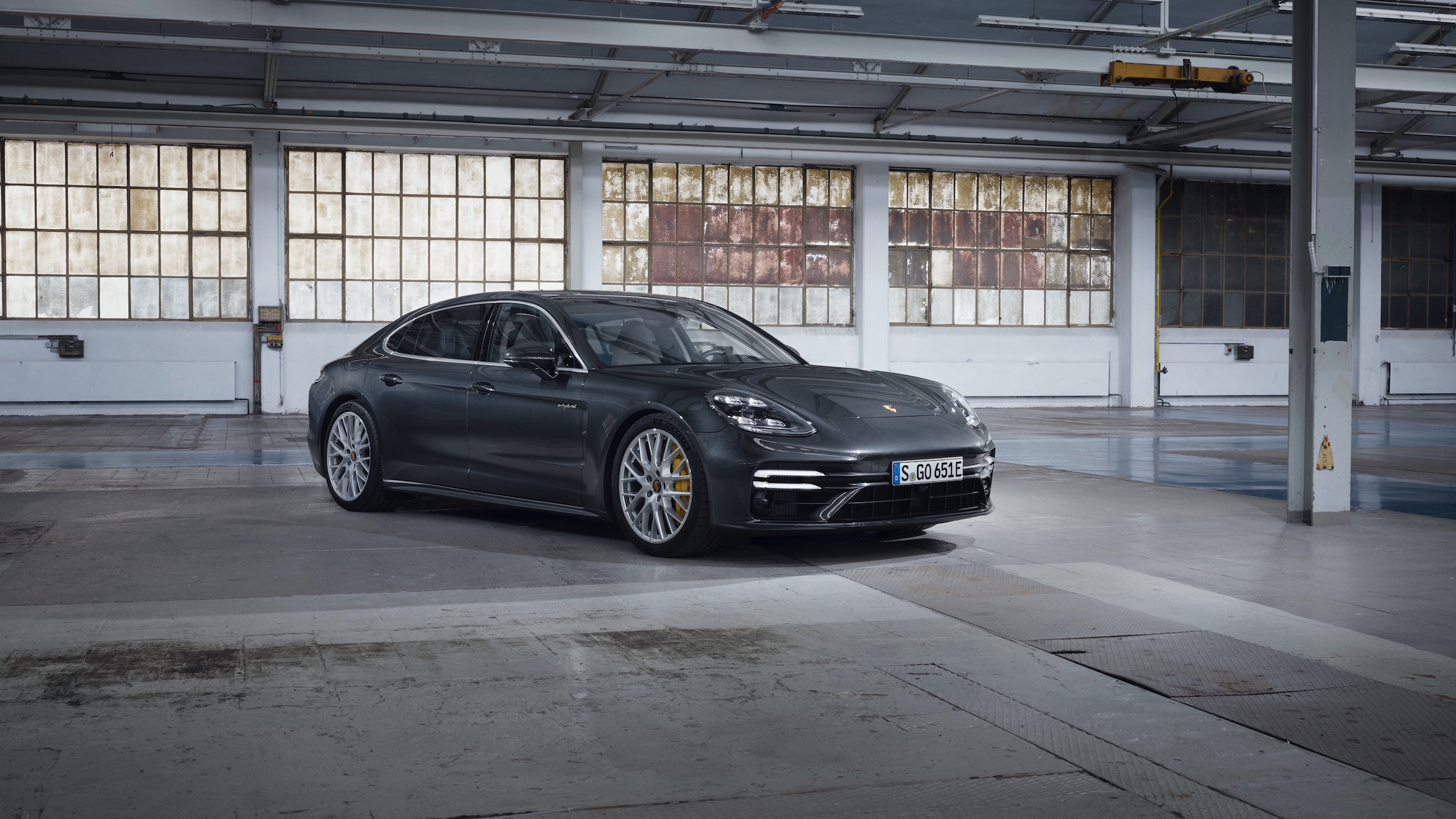 Posche Panamera Turbo S E Hybrid (2)