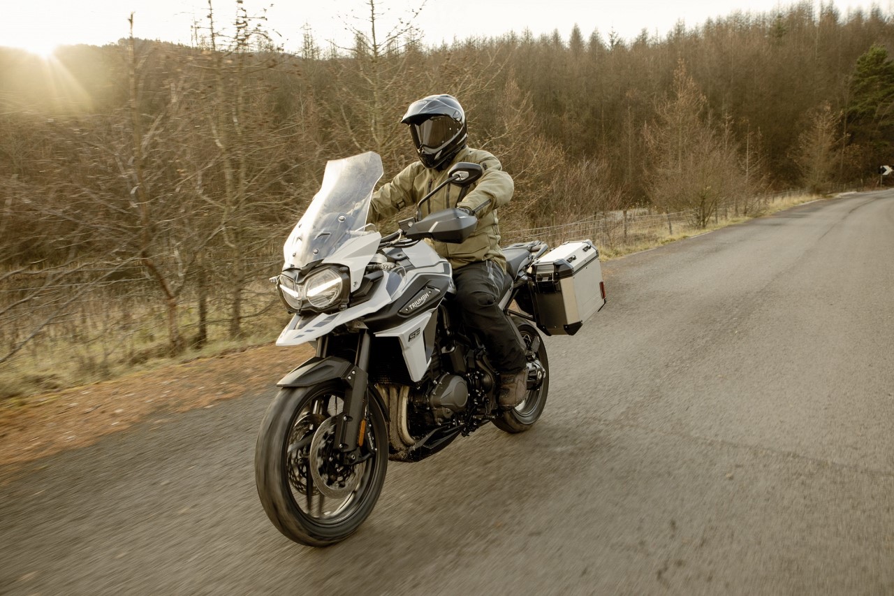 Thumbnail 2. Triumph Alpine E Desert Alpine