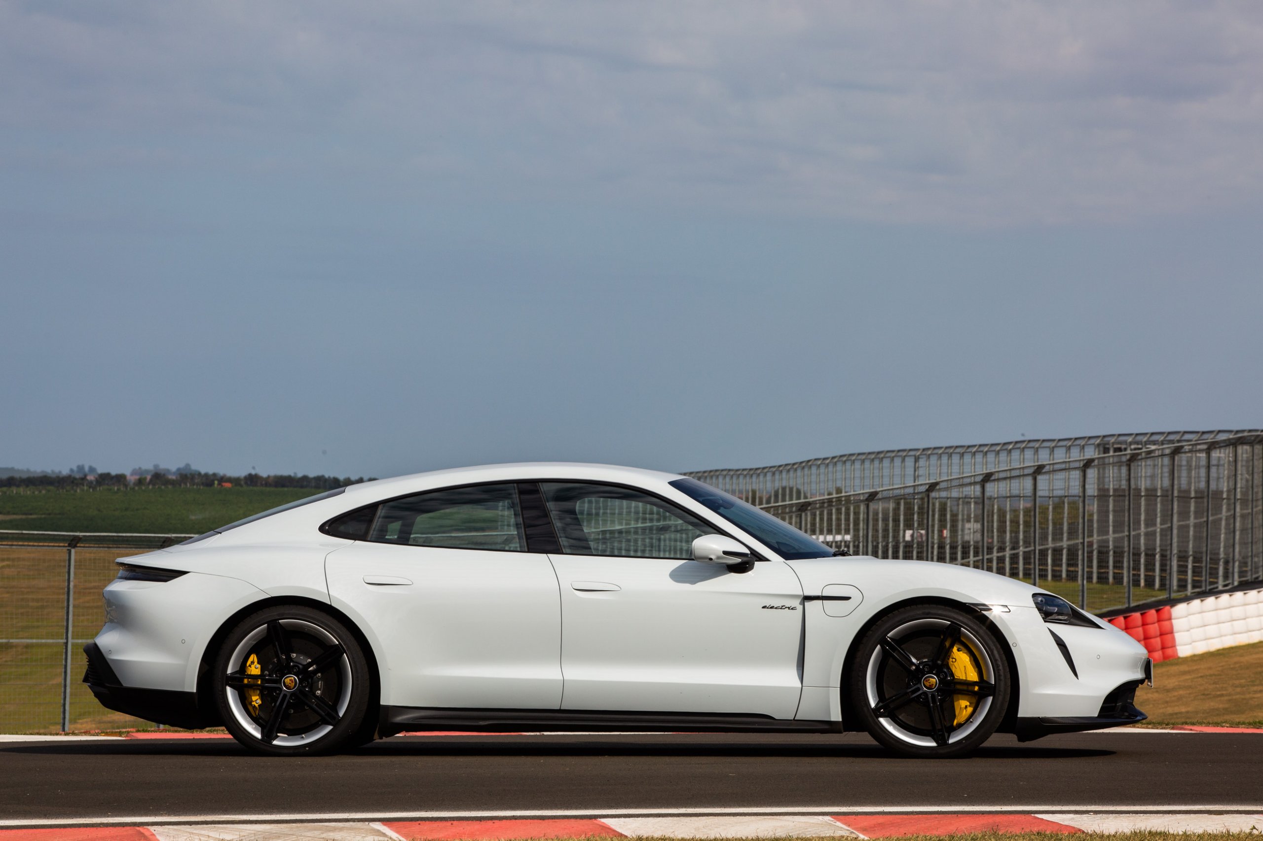 Taycan Turbo S 22814
