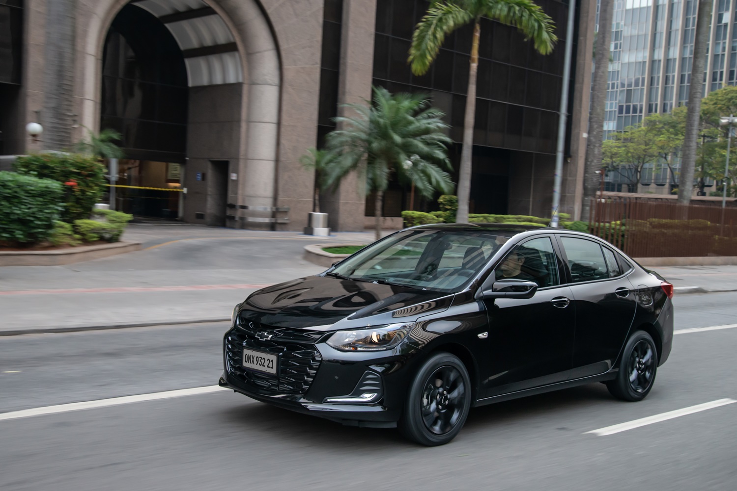 Chevrolet Onix Plus Midnight Dinâmicas (25)