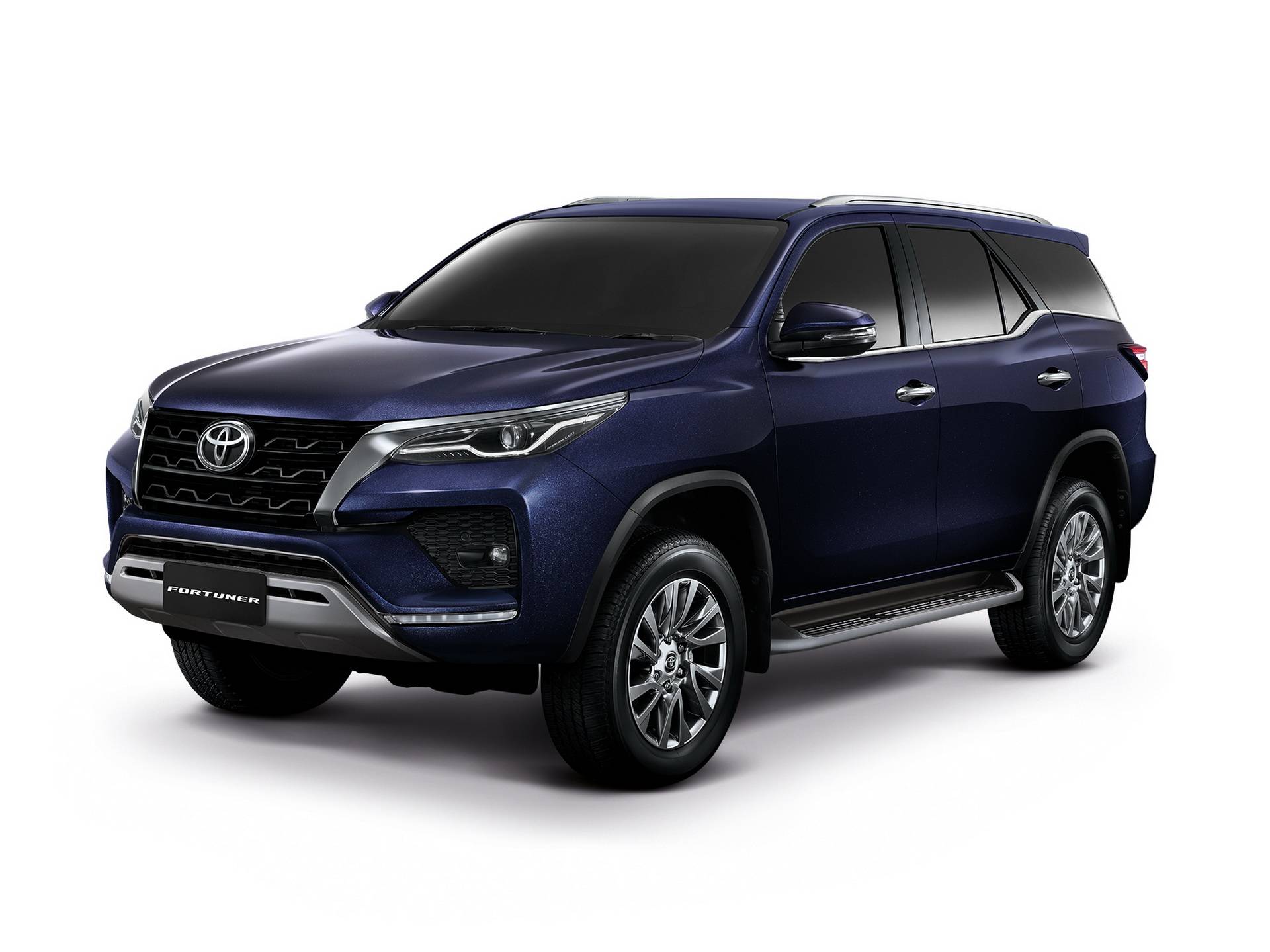 Toyota Fortuner 4