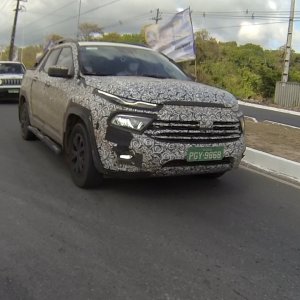 Flagra Fiat Toro 2022 Mundo Drive (1)