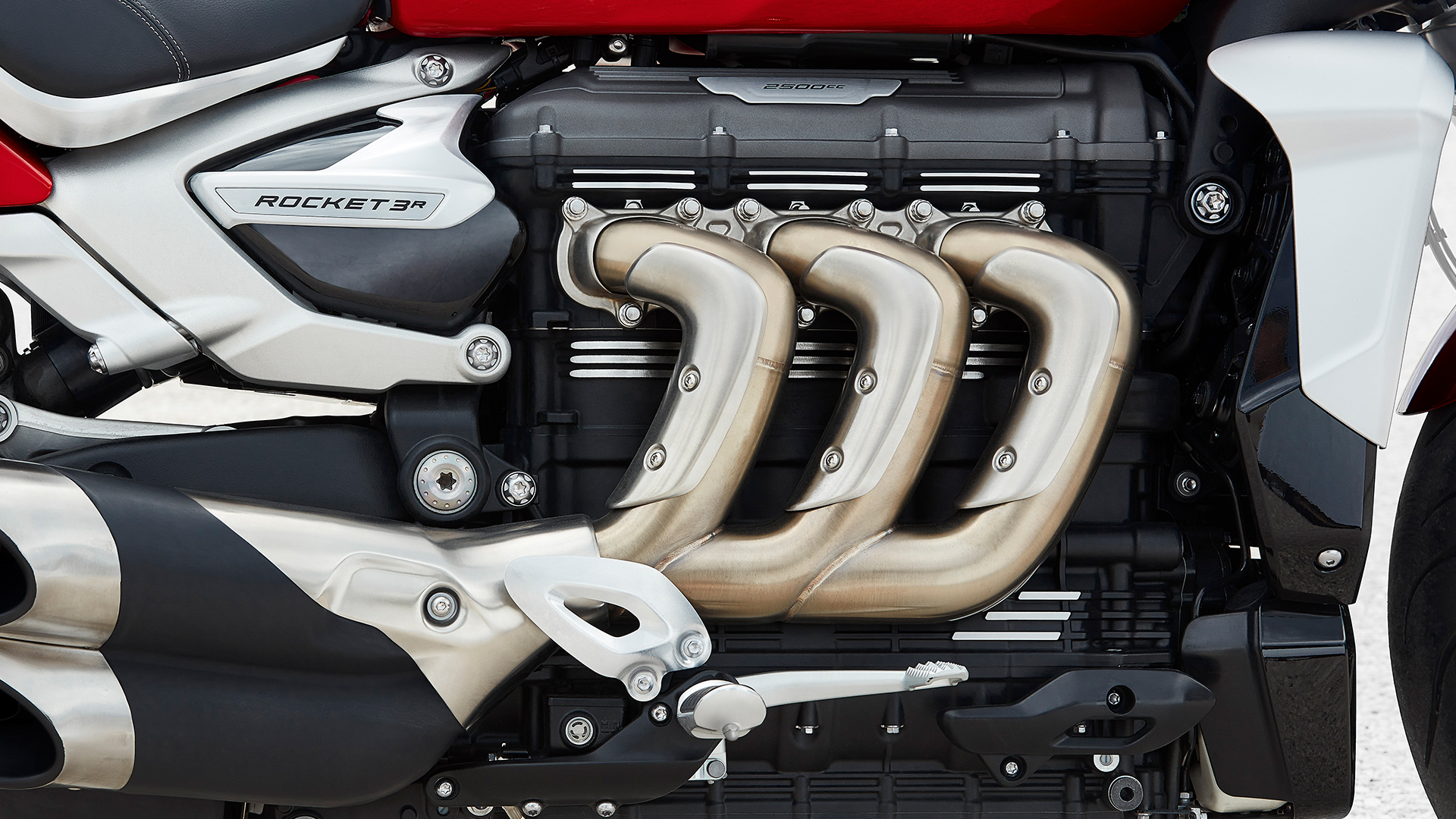 3. Motor Triumph Rocker Iii