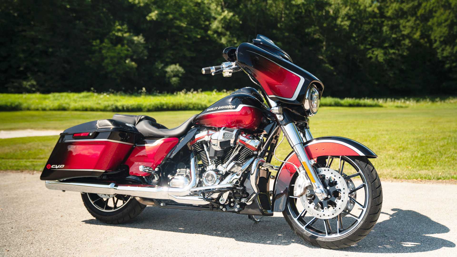 6. Harley 2021 Cvo Street Glide