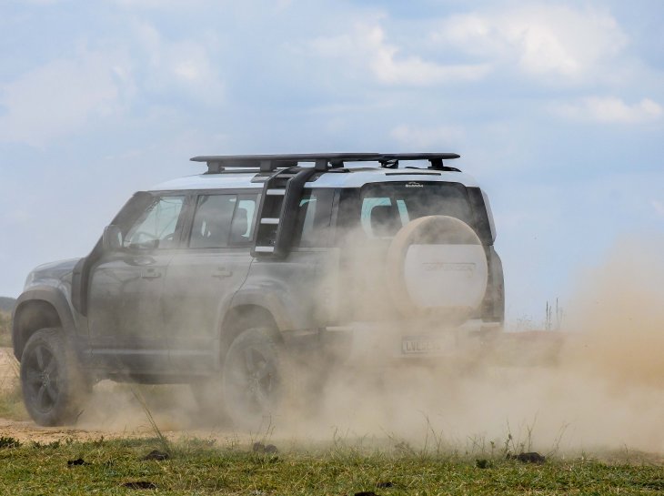 Land Rover Defender x Jeep Wrangler Rubicon