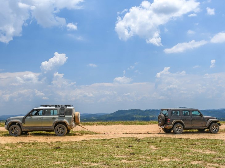 Land Rover Defender x Jeep Wrangler Rubicon