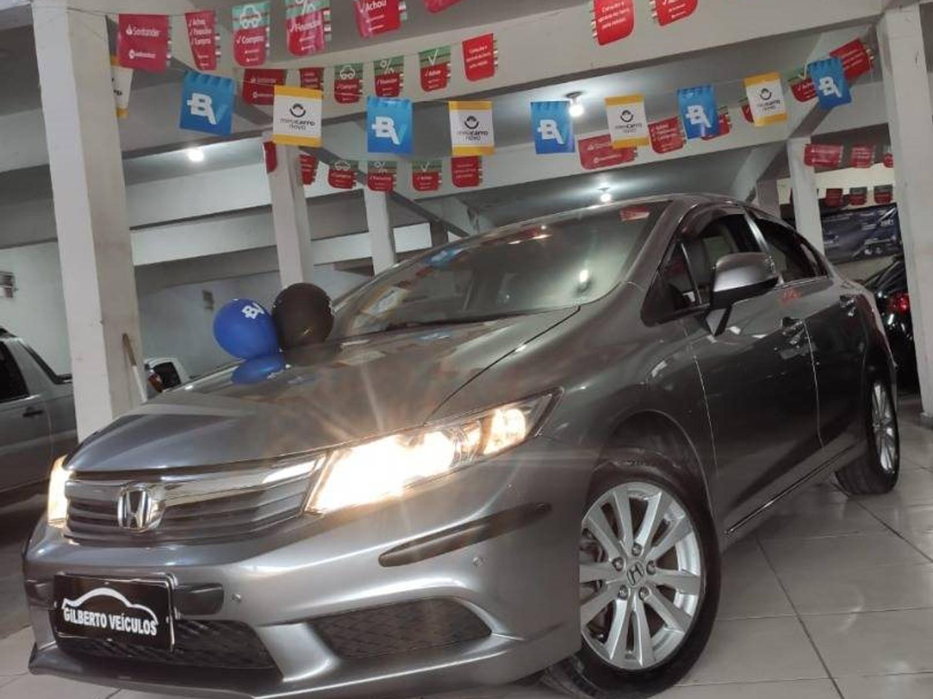 Honda Civic 1.8 Lxs 16v Flex 4p Manual Wmimagem17511380519