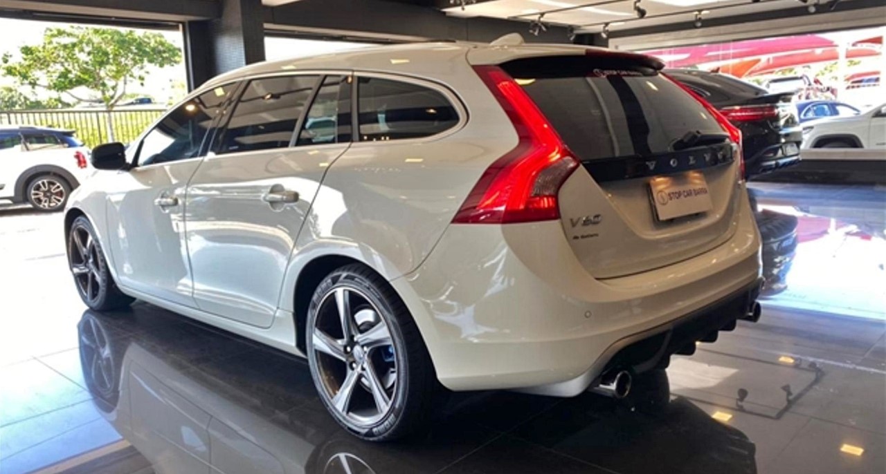 Thumbnail Volvo V60 2.0 T5 R Design