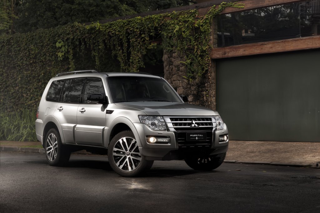 Mitsubishi Pajero Full