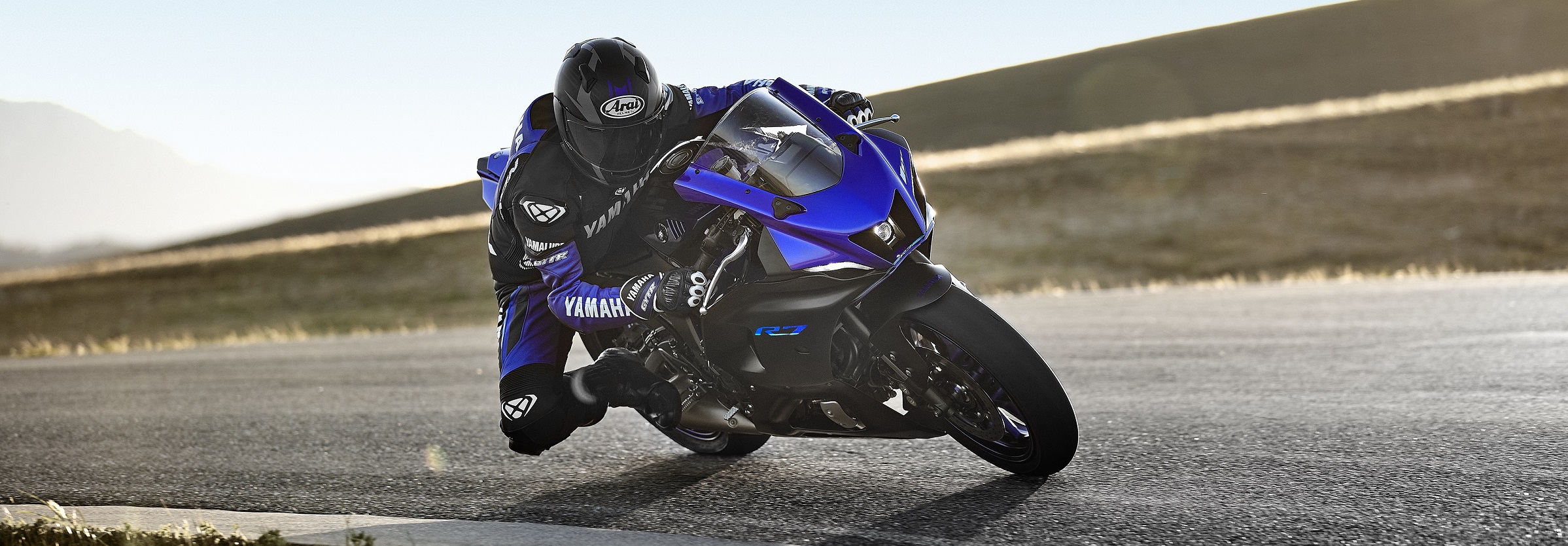 2022 R7 Action Image