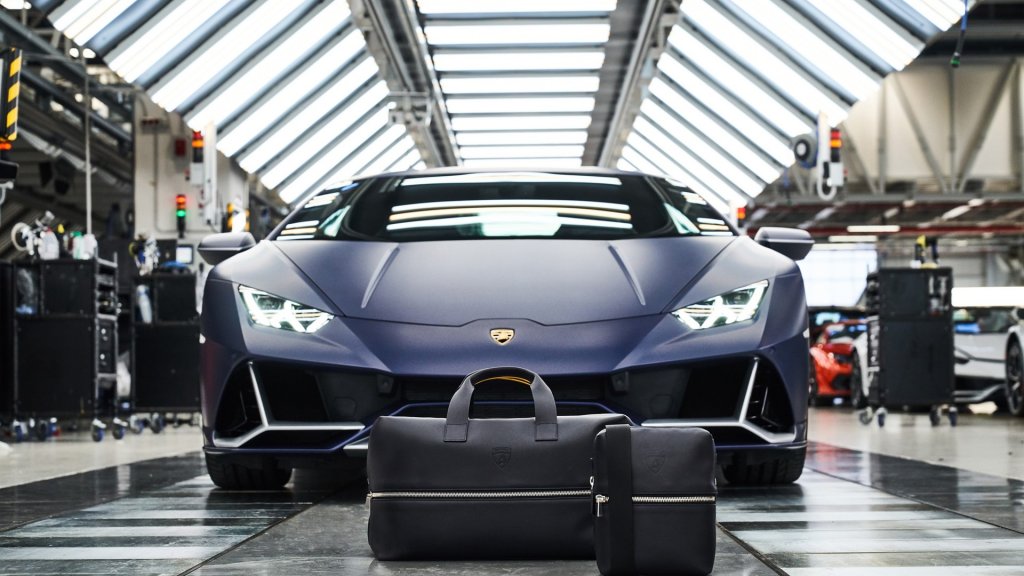 Lamborghini Fábrica E Kit De Malas