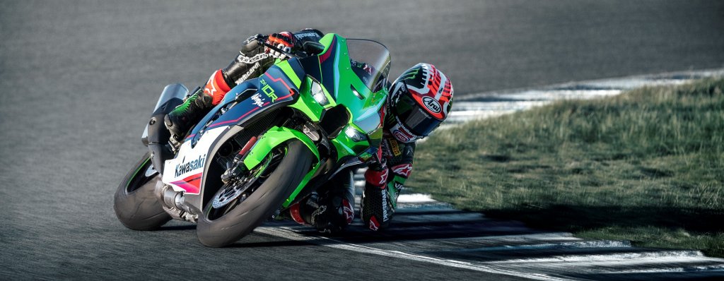 1. Kawasaki Ninja Zx 10r 2022