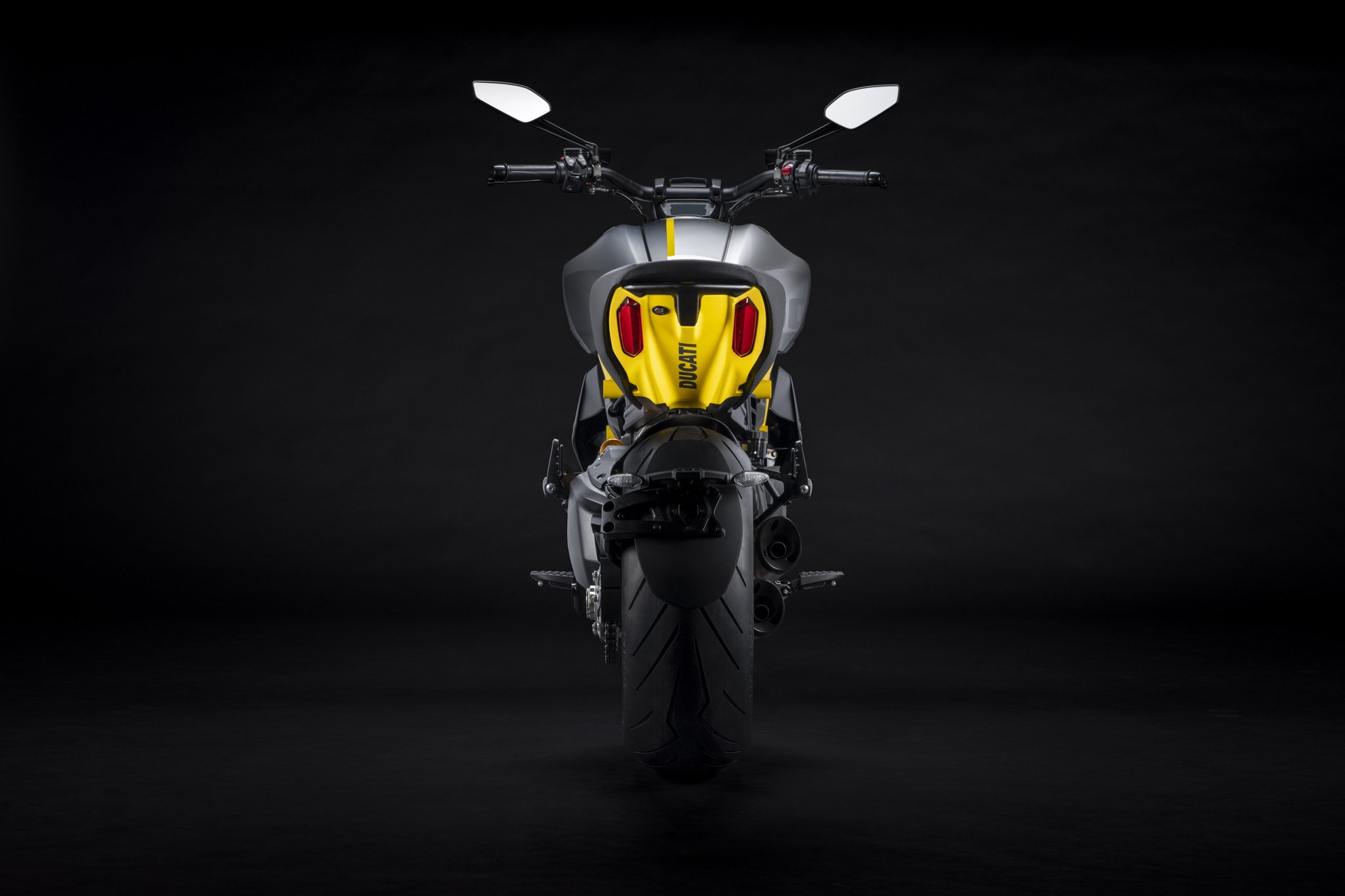 Ducati Diavel Black And Steel 6