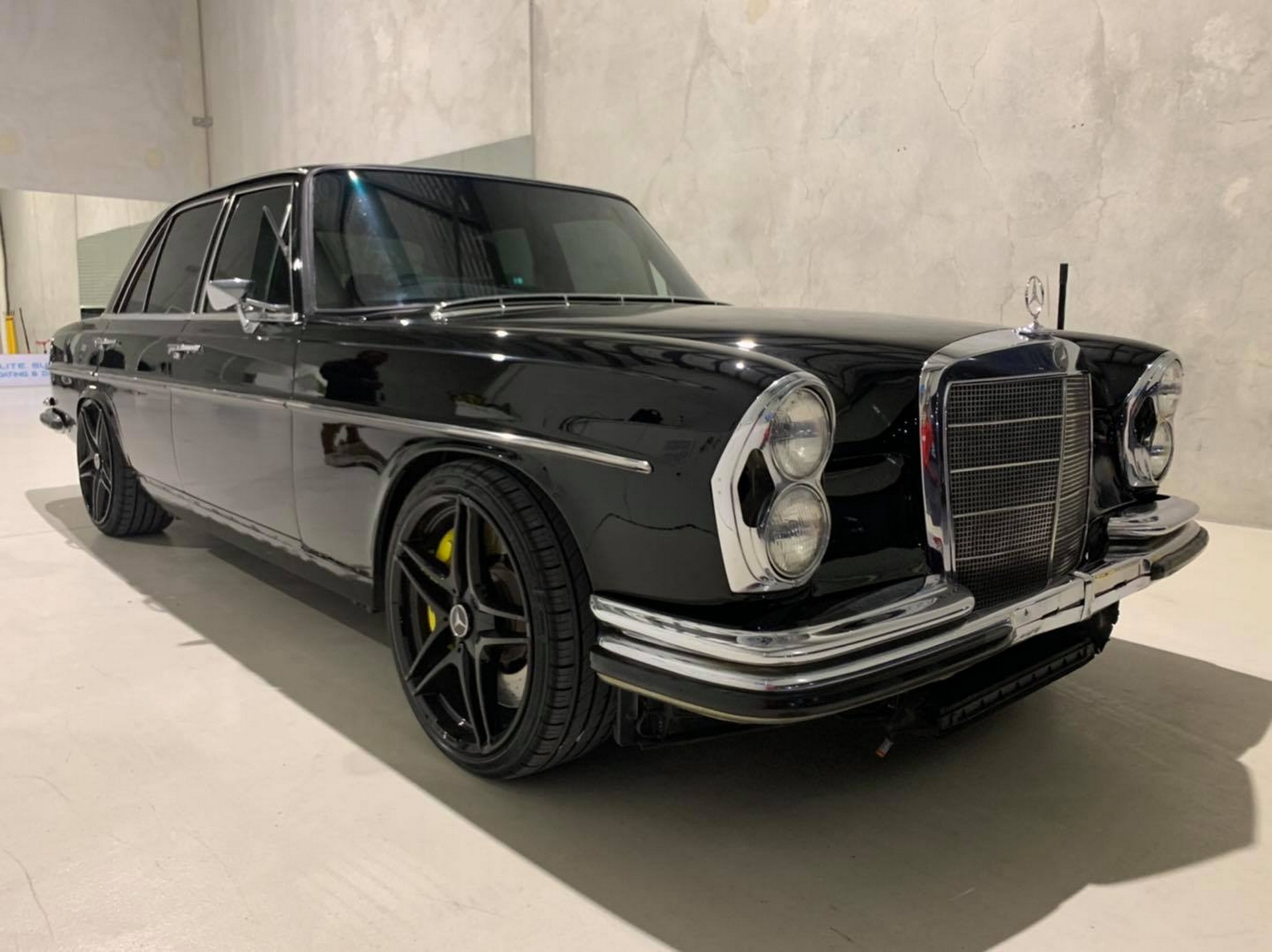 Mercedes-Benz 250s 1968 esconde a mecânica do C63 S 2017