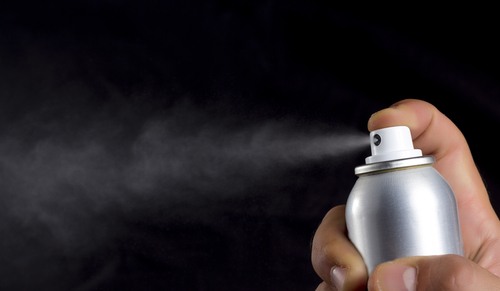 Aerossóis contém substâncias inflamáveis e podem explodir quando expostos ao calor excessivo