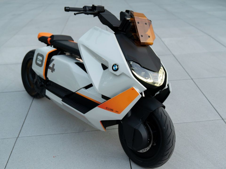 P90406776 Highres Bmw Definition Ce 04 (1) 11112020 18655 960 720