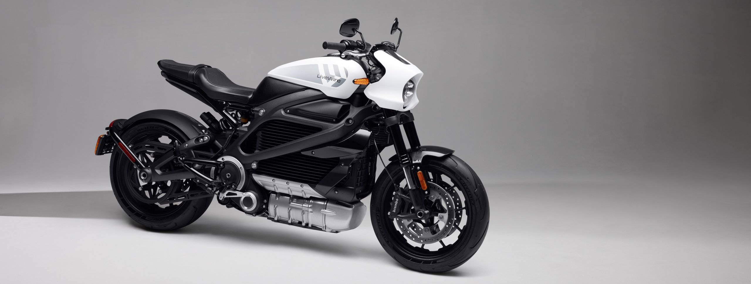 Livewire 2021 Wht 001 Copia