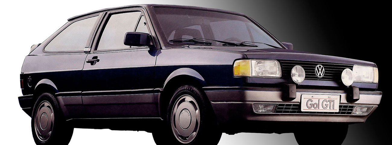 Gol GTI foi reestilizado na linha 1992, mas manteve os faróis auxiliares e a pintura bicolor