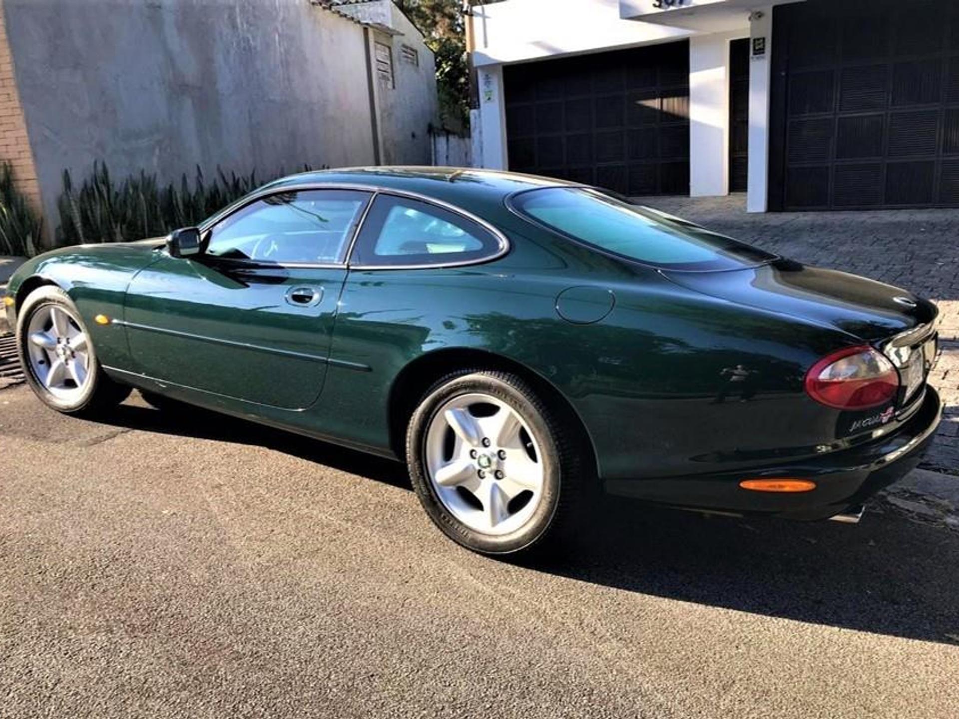 Jaguar Xk8 4.0 Coupe V8 32v Gasolina 2p Automatico Wmimagem16284536795