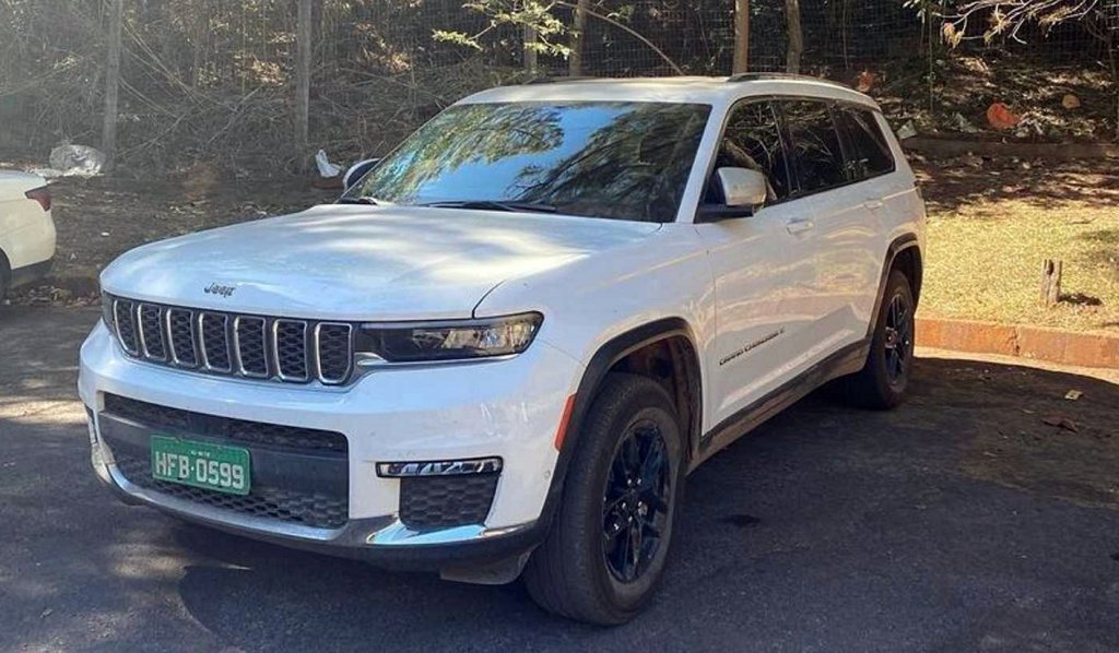 Flagra Jeep Grand Cherokee L (5)