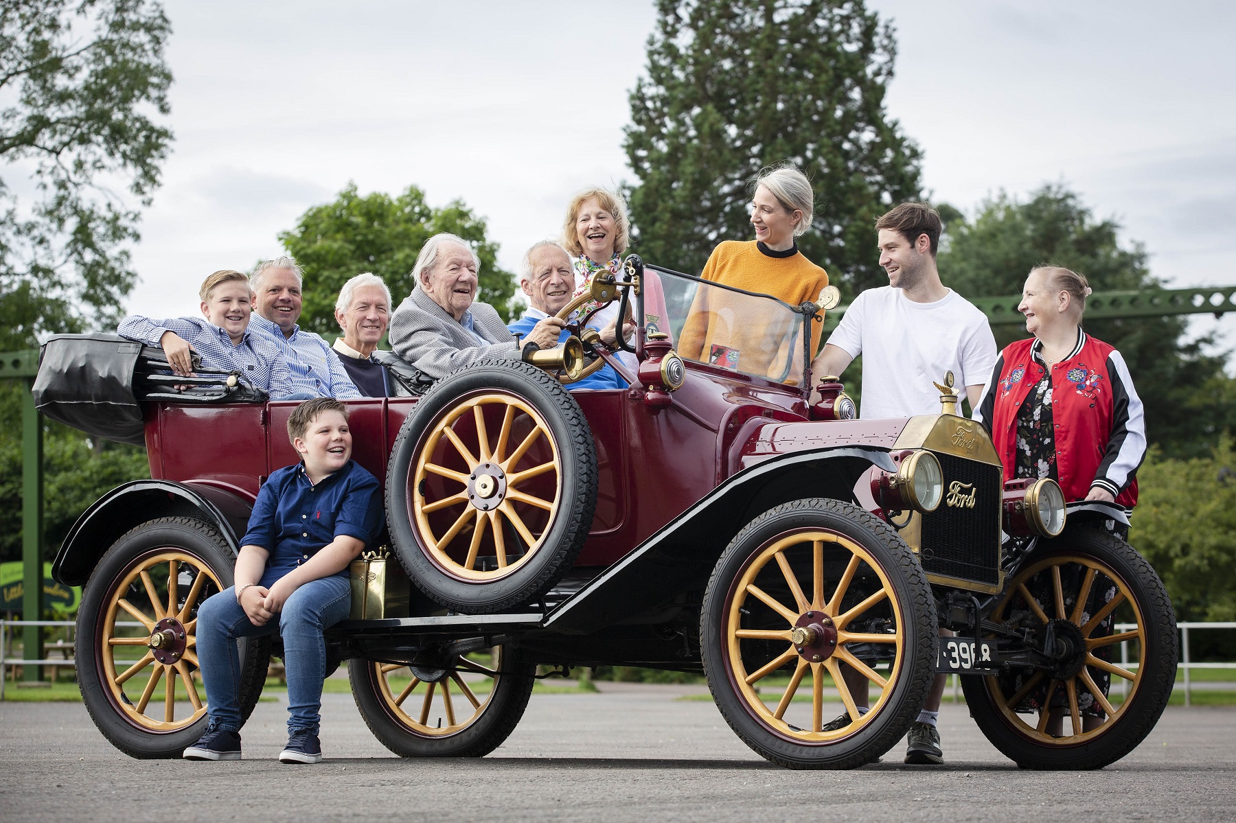 Ford T 1915 com a família Baggott