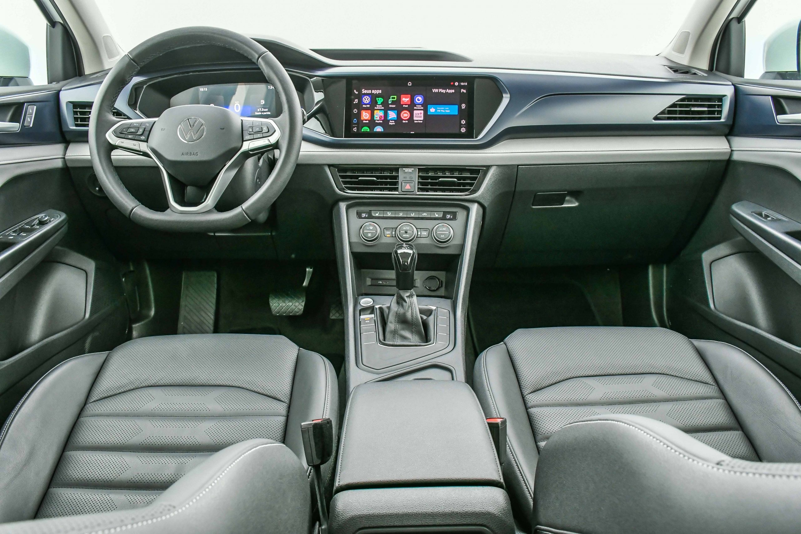 Interior do VW Taos Comfortline