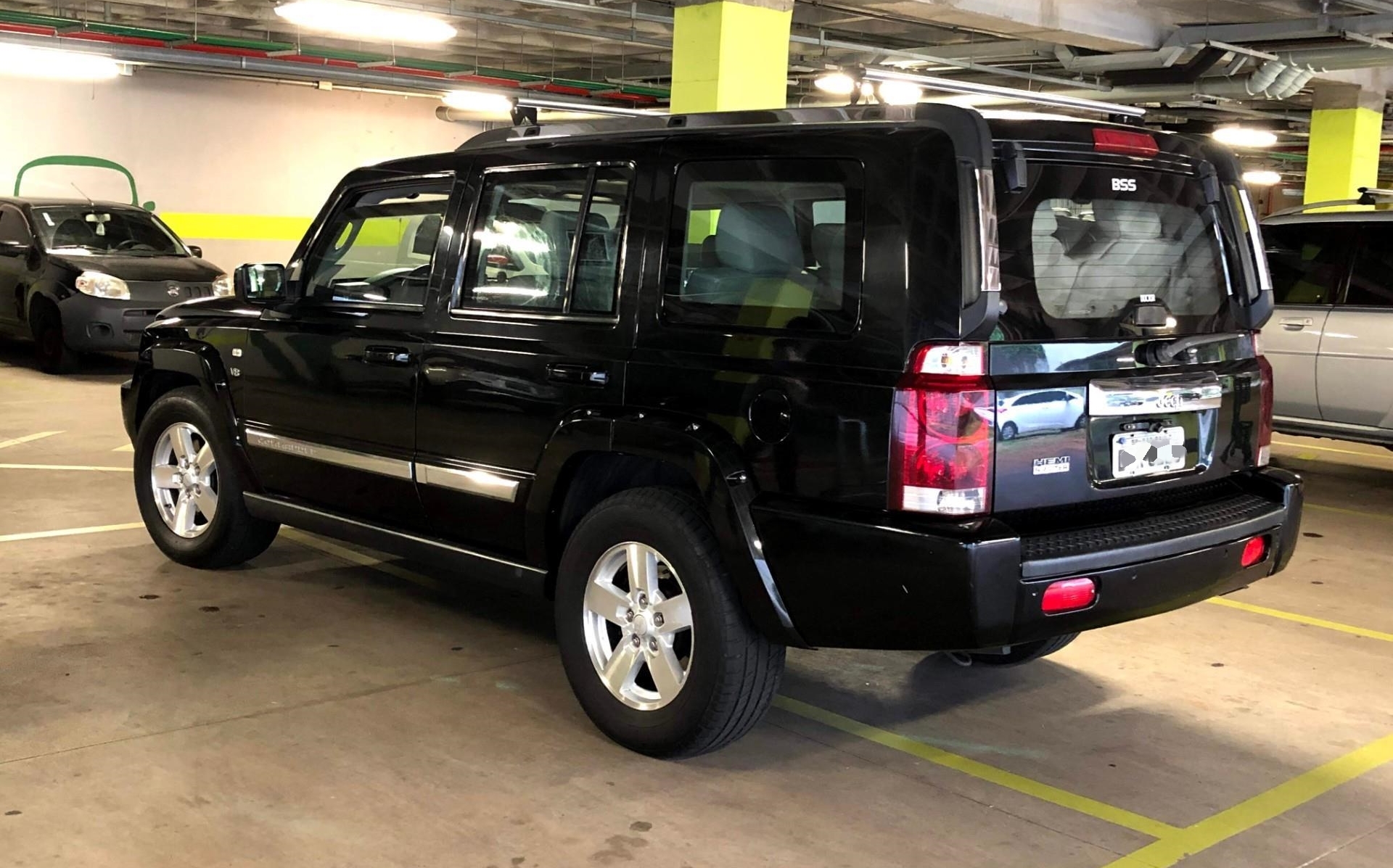 Jeep Commander 5.7 Limited Hemi 4x4 V8 16v Gasolina 4p Automatico Wmimagem21184883553