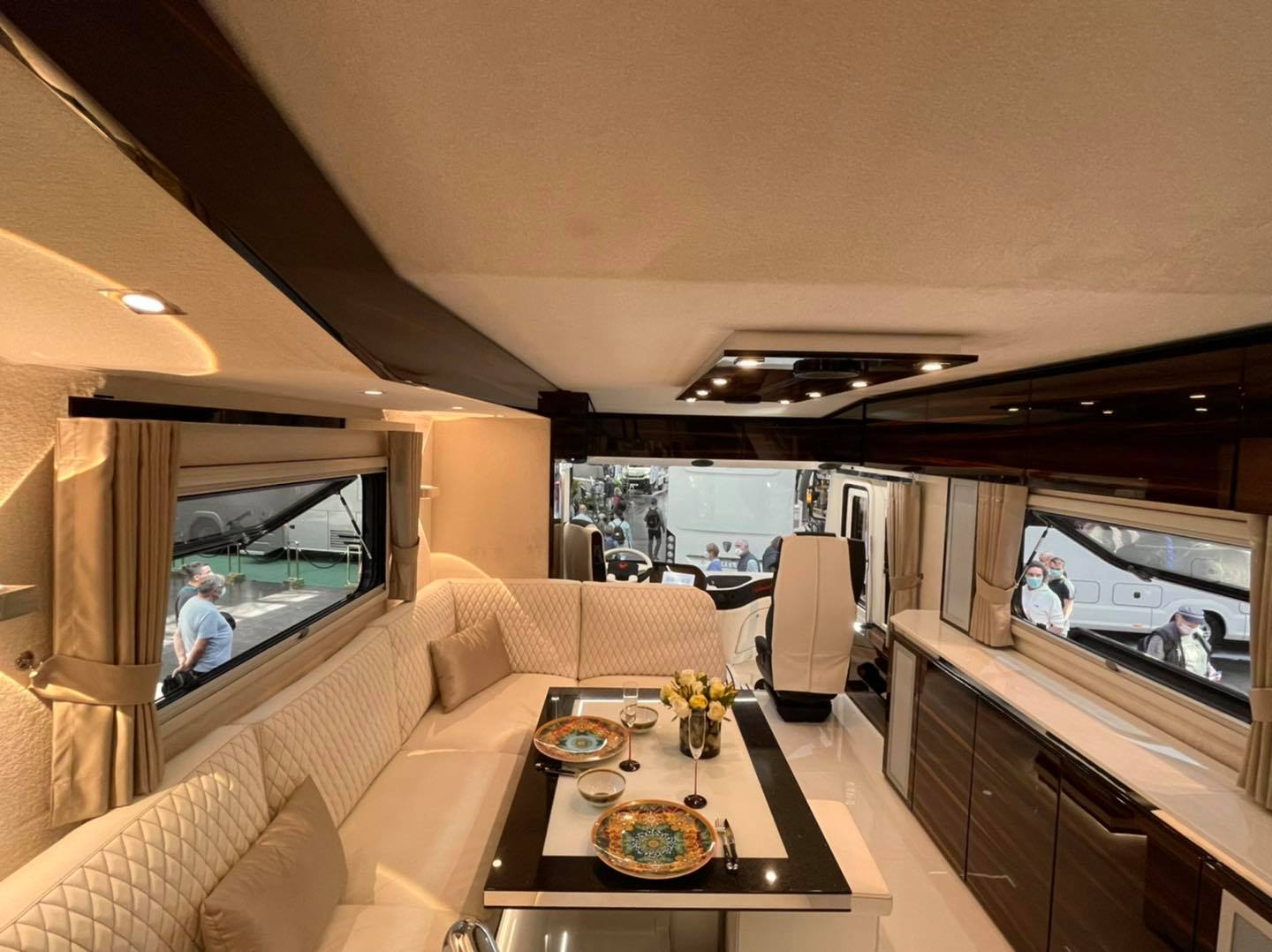 Caravan Bugatti 1