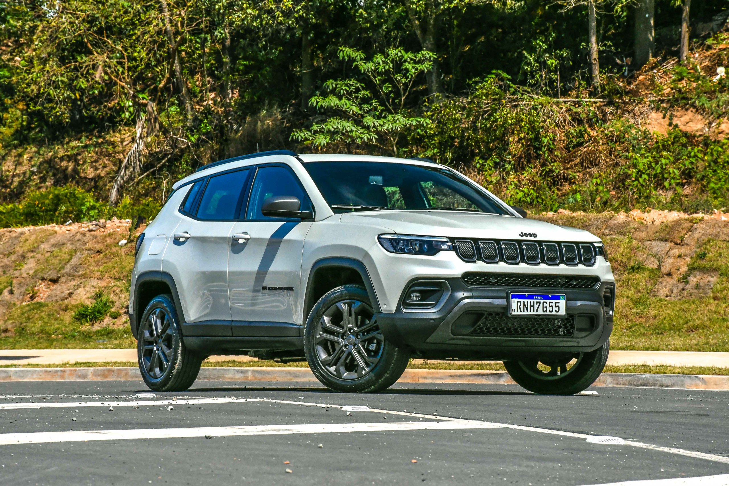 O Jeep Compass Longitude é outro modelo com preço especial para o público PcD