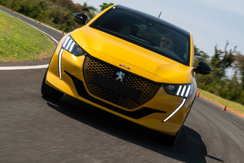 Peugeot E 208 Gt (3)