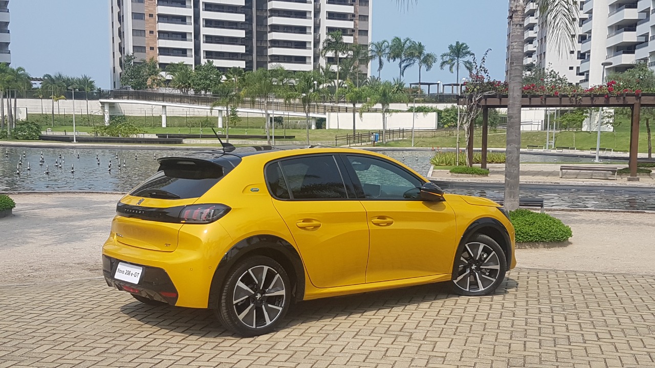 Peugeot E 208 Gt (3)