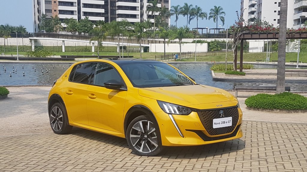 Peugeot E 208 Gt (7)