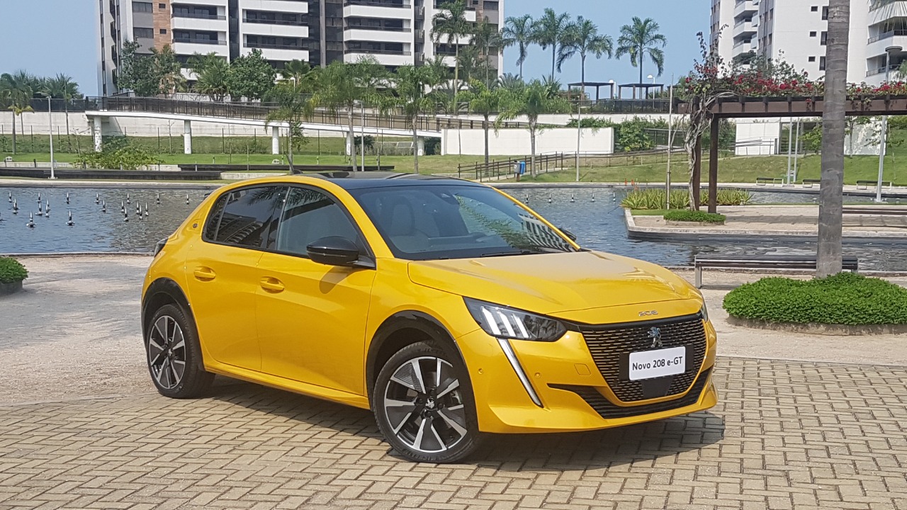 Peugeot E 208 Gt (7)