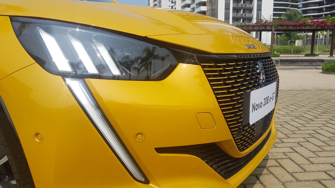 Peugeot E 208 Gt (9)