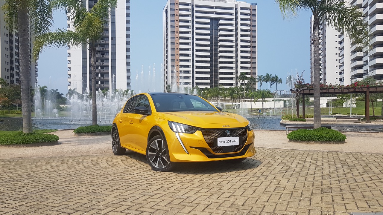 Peugeot E 208 Gt (1)