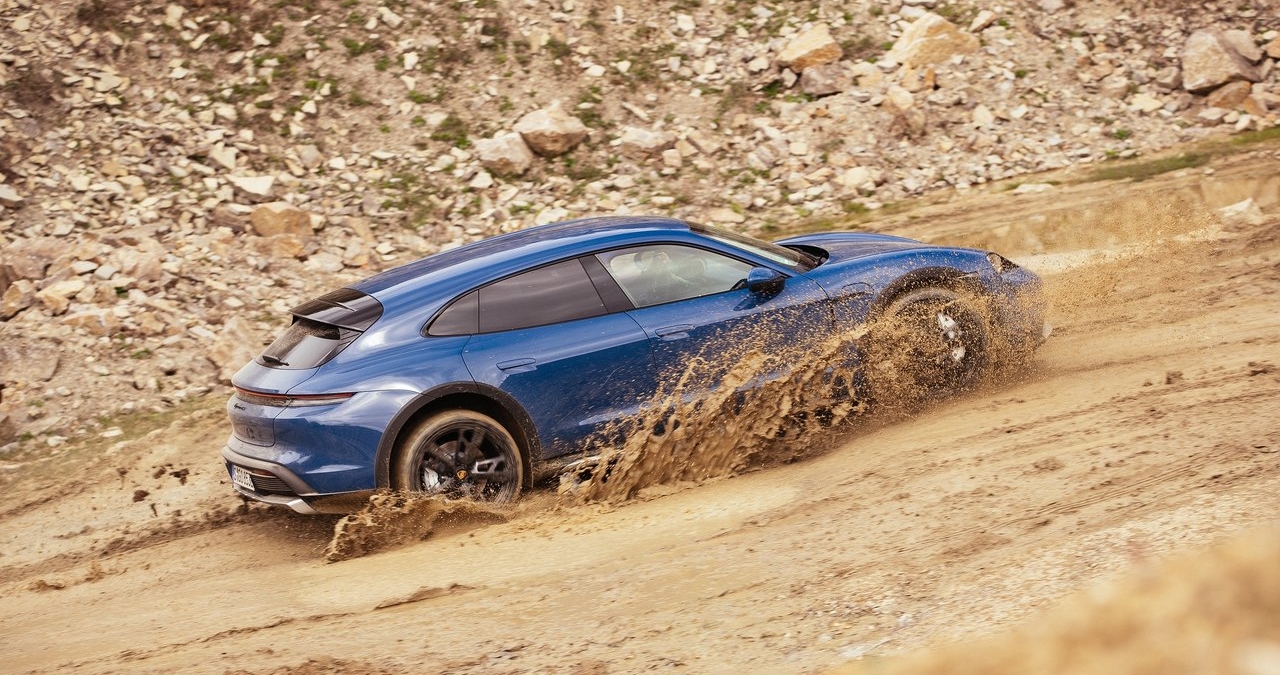 Porsche Taycan 4s Cross Turismo 2022 1280 2b