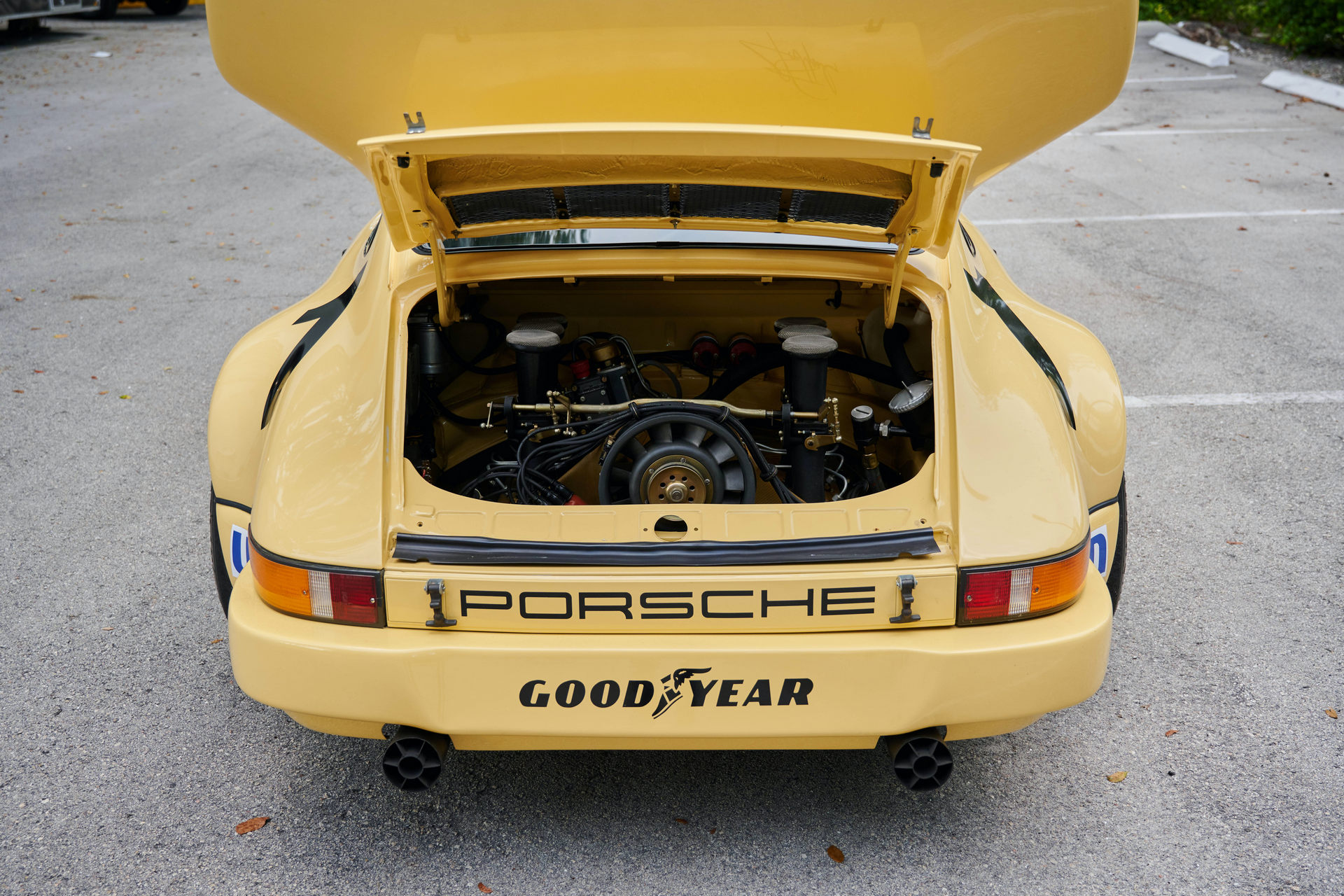 Porsche 911 Carrera 3.0 1
