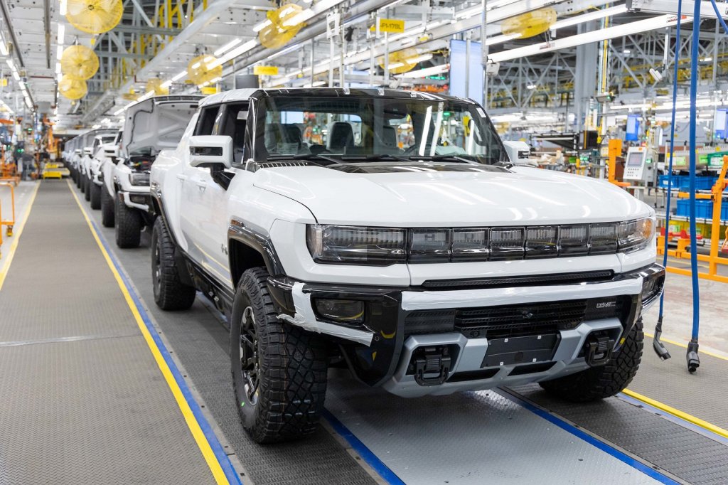 GMC-Hummer-EV-na-primeira-fábrica-de-carros-elétricos-da-GM-Factory-ZERO