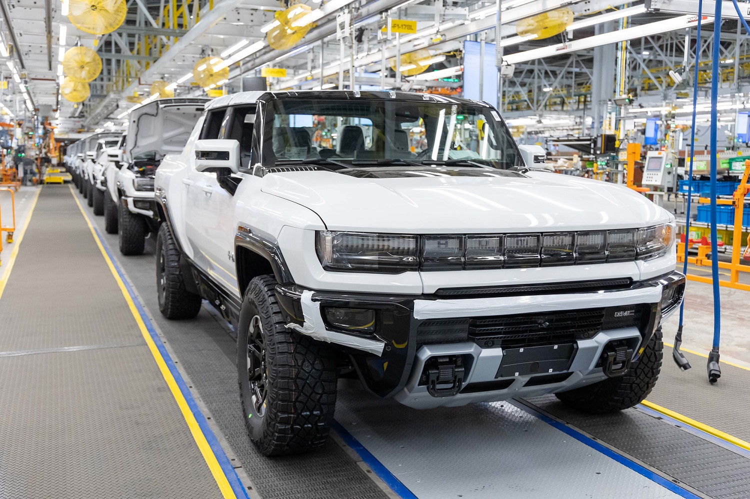 GMC-Hummer-EV-na-primeira-fábrica-de-carros-elétricos-da-GM-Factory-ZERO